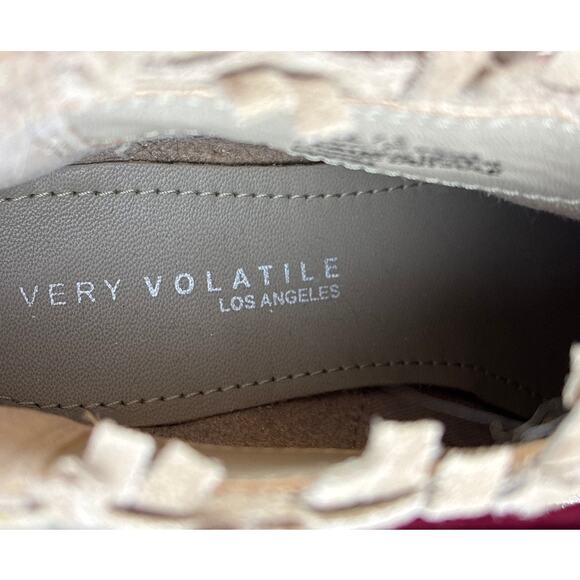 Very Volatile Women’s 7.5 Tan Woven Suede Fringe Ankle Boots Boho Western - Picture 8 of 9